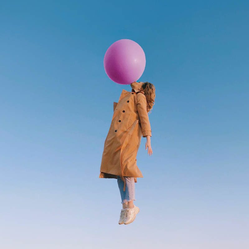 home_woman_ballon_w800_h800